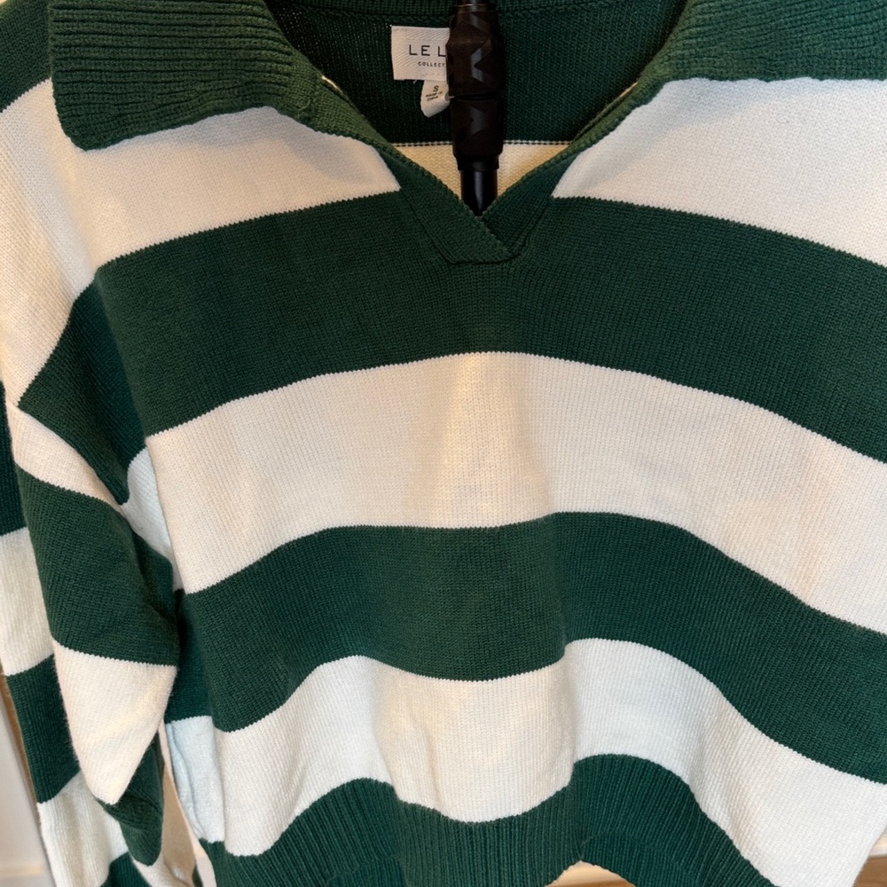 Le Lis Collection Forest Green and White V-Neck Collared Sweater - Picture 2 of 5